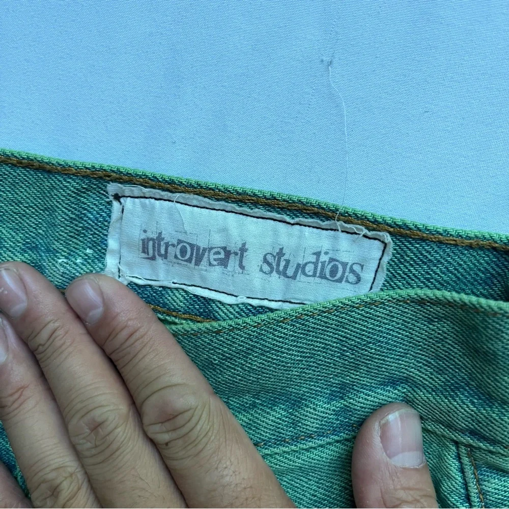 INTROVERT STUDIOS green denim‎ stone wash distressed slim straight jeans